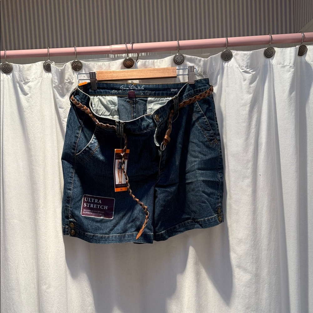 2-Fer Get 2 for 1 Pri$e Gloria Vanderbilt Denim Shorts/w Braided Belt +Lacey Top